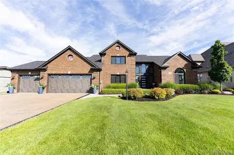 49729 Nautical Dr, Chesterfield, MI 48047