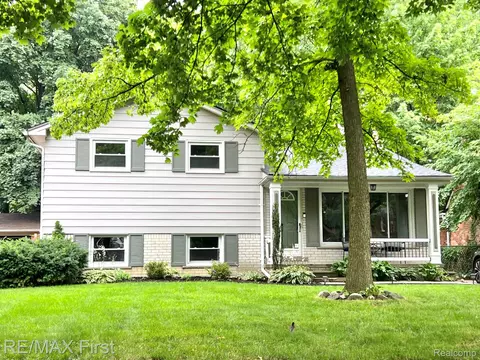 908 Marywood Dr, Royal Oak, MI 48067