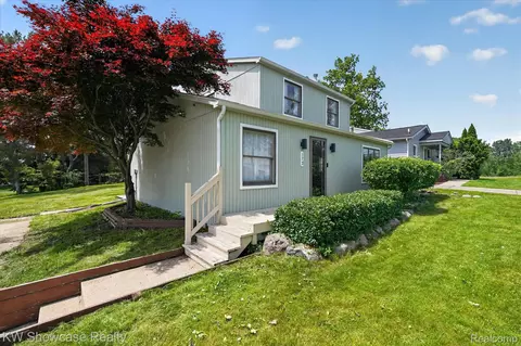 173 Pickford St, Novi, MI 48377