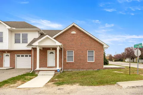 28202 Fortson Ln, Inkster, MI 48141