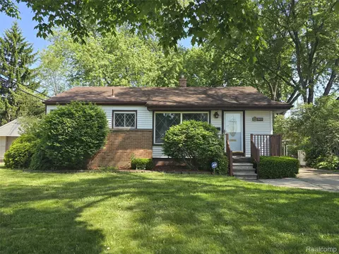 31422 Hazelwood St, Westland, MI 48186