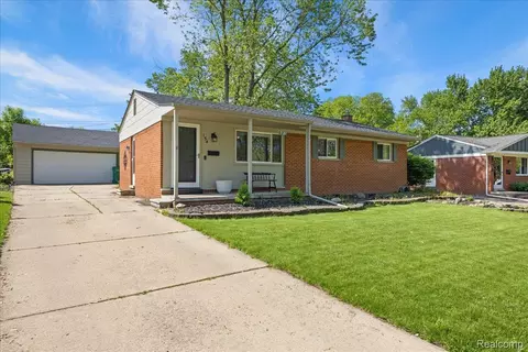 154 Nichols Dr, Saline, MI 48176
