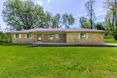 2875 Auten Rd, Groveland, MI 48462