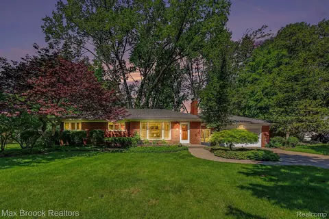 30615 Longcrest St, Southfield, MI 48076
