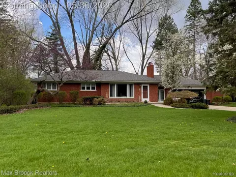 30615 Longcrest St, Southfield, MI 48076