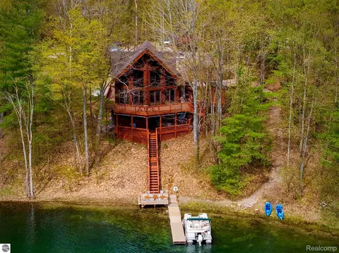8768 Sunset Trl NE, Blue Lake, MI 49659