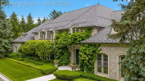 630 Vaughan Rd, Bloomfield Hills, MI 48304
