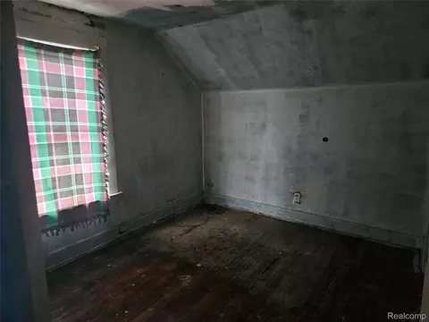 407 E 12th St, Flint, MI 48503 photo 5