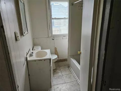 407 E 12th St, Flint, MI 48503 photo 8