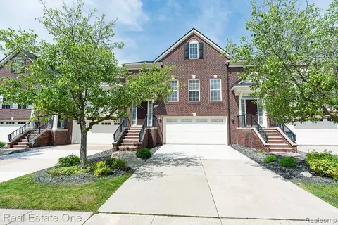 6963 Edgewater Dr, Troy, MI 48085