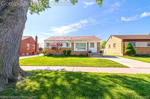 21530 Willow Wisp St, Saint Clair Shores, MI 48082