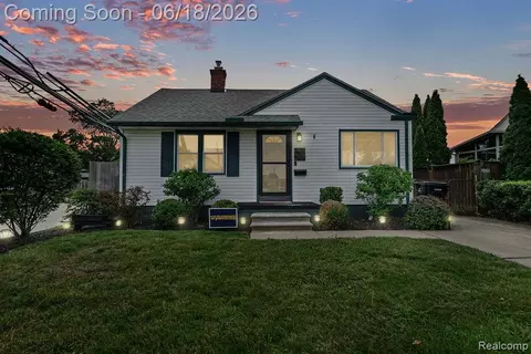 1029 Cora St, Wyandotte, MI 48192