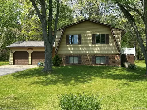 5398 Linger Ln, Oregon, MI 48446