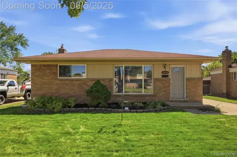 31230 Iroquois Dr, Warren, MI 48088