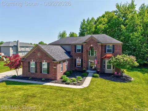 6288 Opal Ln, Grand Blanc, MI 48439
