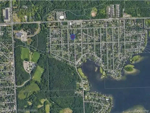 Na Vl Rio Vista, Commerce, MI 48382