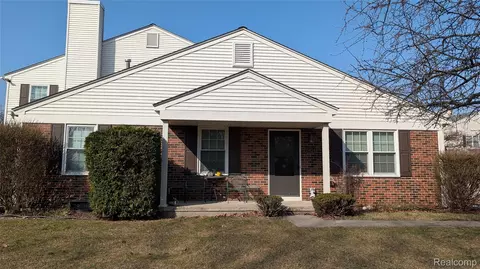 15824 Charleston Dr, Clinton Township, MI 48038