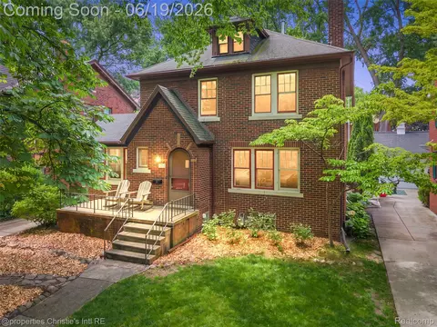 1251 Bishop Rd, Grosse Pointe Park, MI 48230