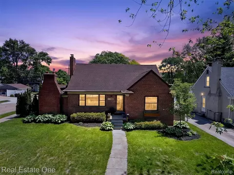 2822 Benjamin Ave, Royal Oak, MI 48073