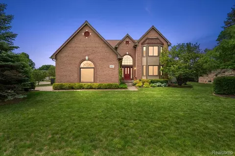 48037 Lafayette Dr, Macomb, MI 48044