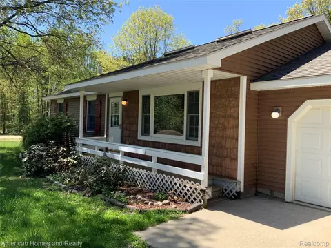 7395 Crestwood Dr, Oscoda, MI 48750
