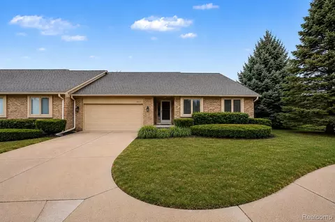 4337 Elaine Ct, Shelby Township, MI 48316