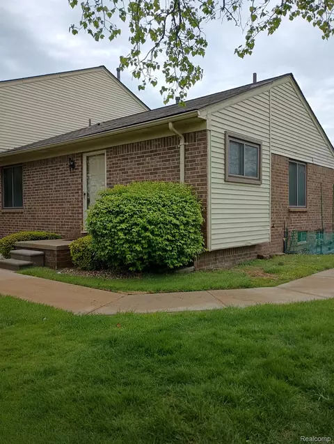 48600 Sugarbush Rd, Chesterfield, MI 48047
