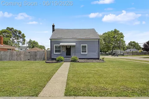 30708 Palmer Blvd, Madison Heights, MI 48071