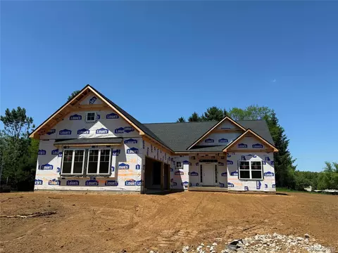 2735 Pine Shadow Ct, Pinckney, MI 48169