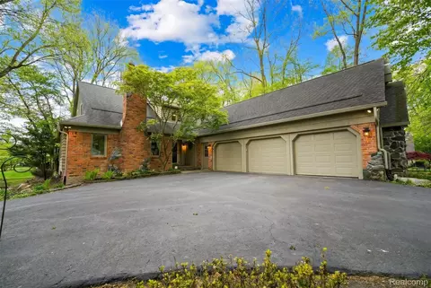 21734 Beauford Ln, Northville, MI 48167