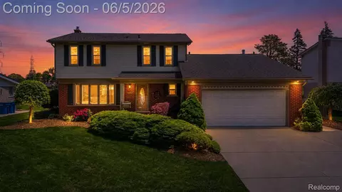 32040 Cambridge Dr, Warren, MI 48093