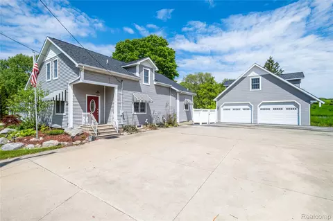 1255 Glendale St, Burton, MI 48509
