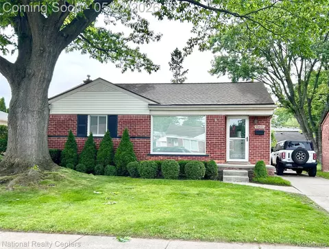9611 Deering St, Livonia, MI 48150