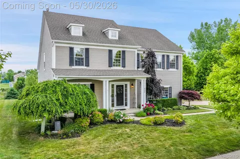 840 Cross Cir, Oxford, MI 48371