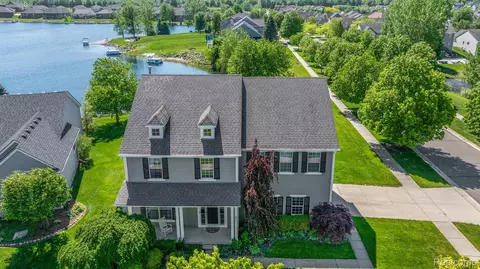 840 Cross Cir, Oxford, MI 48371