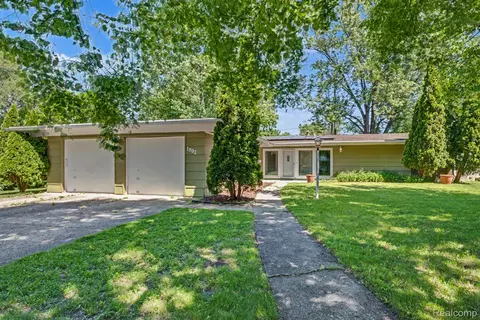 1902 Windsor Ln, Flint, MI 48507