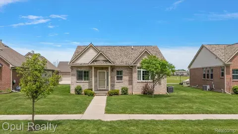 23934 Meadows Ave, Flat Rock, MI 48134