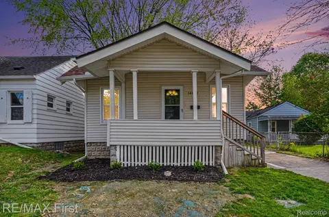 14842 Collinson Ave, Eastpointe, MI 48021