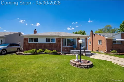 529 Cardwell St, Garden City, MI 48135