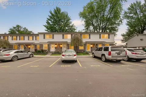 39700 Manor Dr #10, Harrison, MI 48045