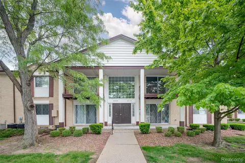 29200 Gloede Dr #139, Warren, MI 48088