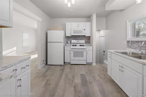 Entry Way - 2051 Dwight Ave, Flint, MI 48503 photo 6 of 7