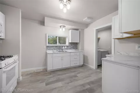 Entry Way - 2051 Dwight Ave, Flint, MI 48503 photo 4 of 7