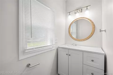 Bath - 2051 Dwight Ave, Flint, MI 48503 photo 2 of 3