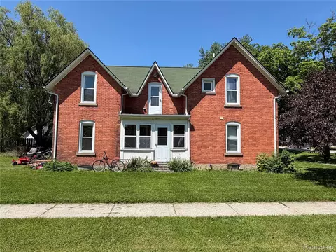 208 E Mill St, Capac, MI 48014