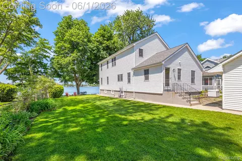 4333 Hunters Dr, Highland, MI 48356