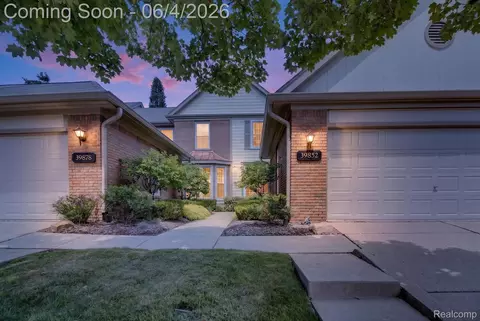 39852 Glenview Ct, Northville, MI 48168
