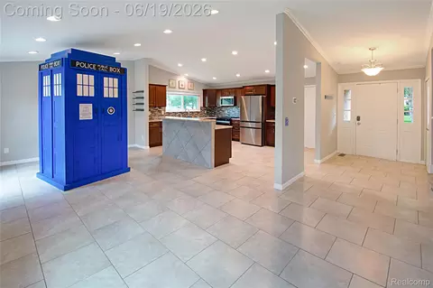 12137 Volpe Dr, Sterling Heights, MI 48312