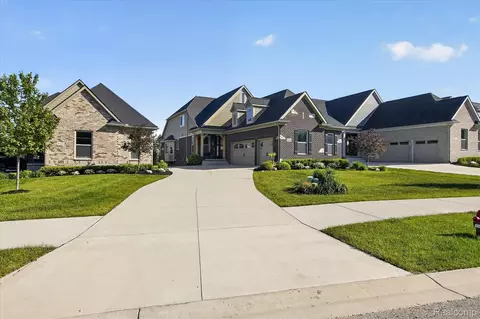 8236 Stoney Creek Dr, Green Oak, MI 48178