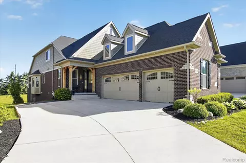 8236 Stoney Creek Dr, Green Oak, MI 48178